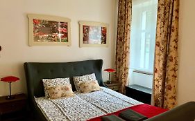 Veronika Rooms